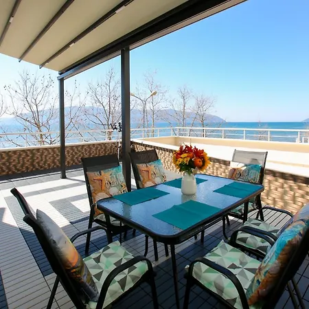 Tranquil For Six Guests Botel Vlore